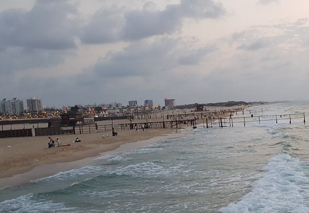 החוף הנפרד באשדוד (צילום: עופר אשטוקר)