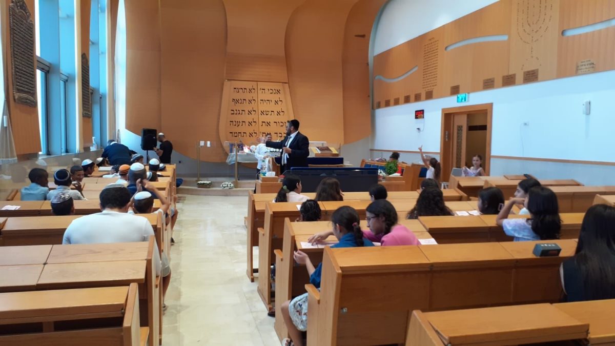 ילדי זמרת הארץ היום, באמירת תהלים במגדל טאואר