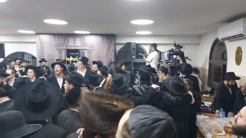 הכנסת ספר תורה מעייני ישראל