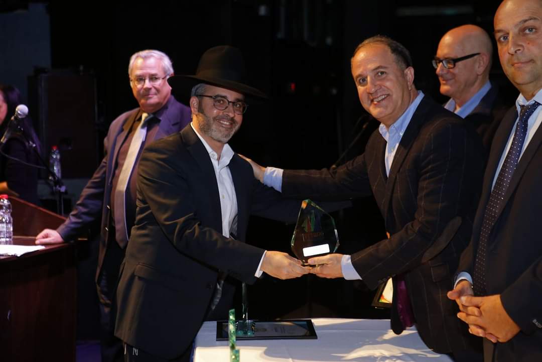 זוכה להוקרה מראש העיר. אלבום פרטי