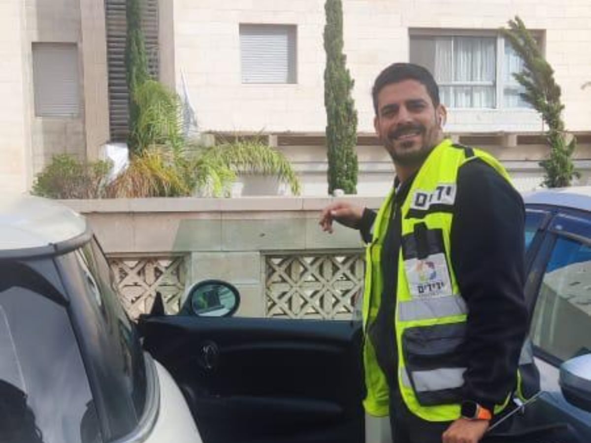 לסרי, נקרא לחלץ פעוטה שננעלה ברכב בשגגה. קרדיט: דוברות ידידים