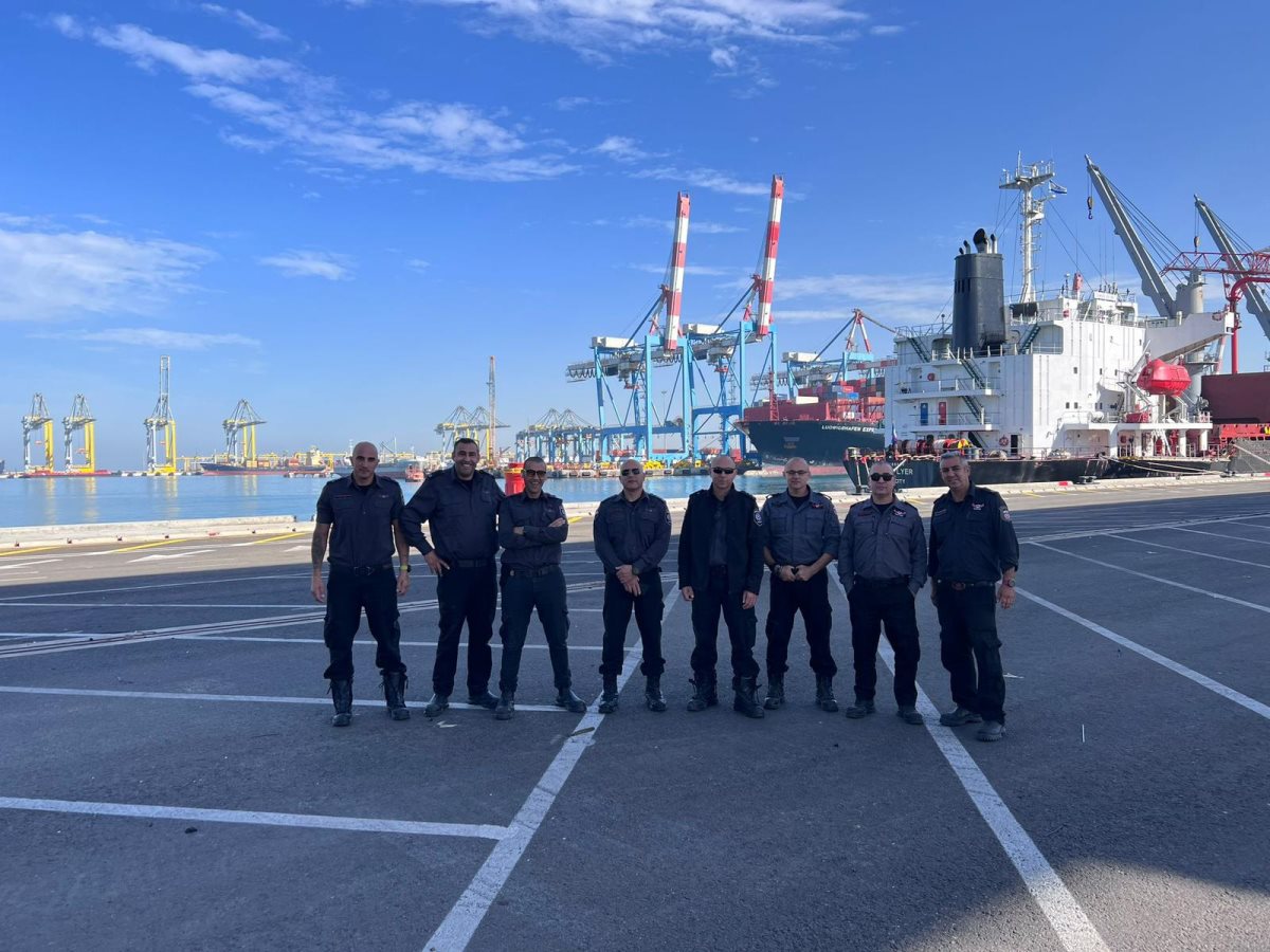 צוות כבאות והצלה תחנה אזורית אשדוד בנמל אשדוד (אלקנה ביטון)