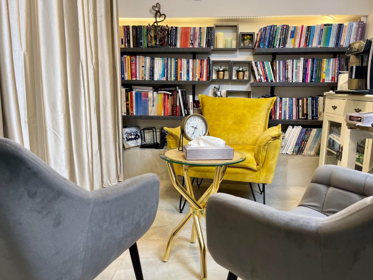 האהבה הגדולה - קריאה. חדר העבדוה של אביחי. אלבום פרטי