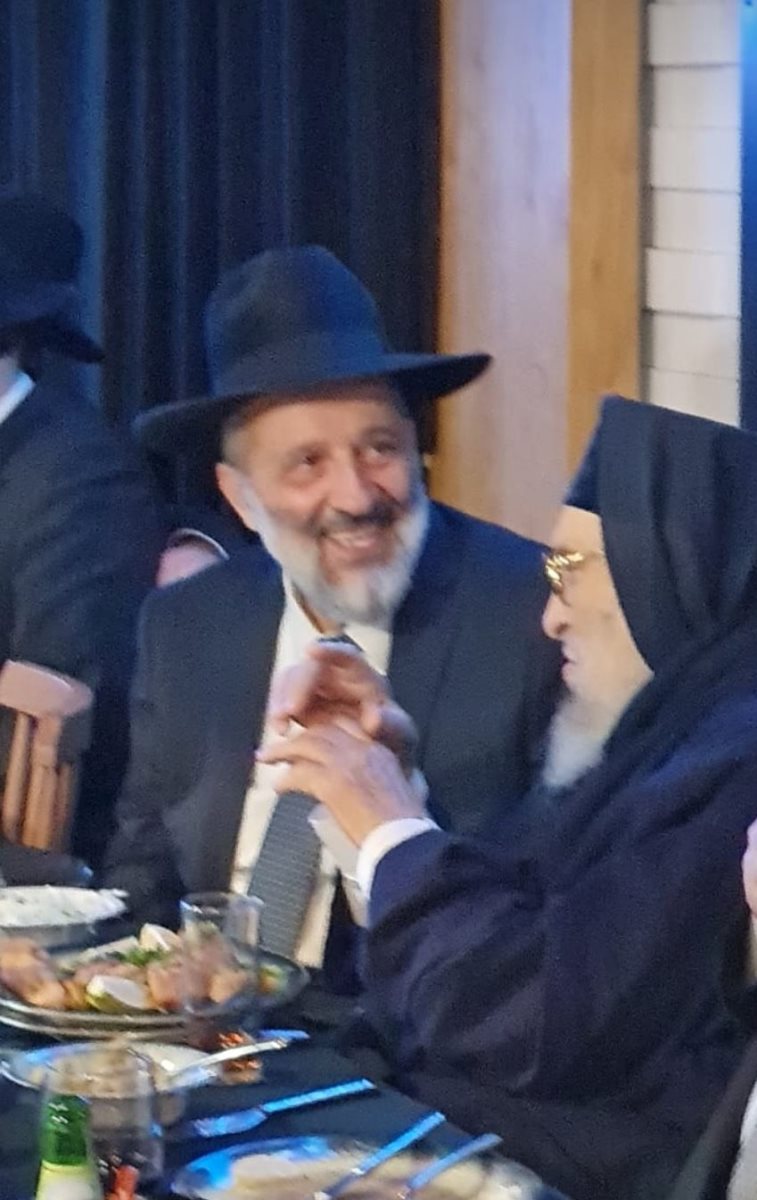הרב דרעי עם הבאבא ברוך בחתונה. א&#39; מיכאלי