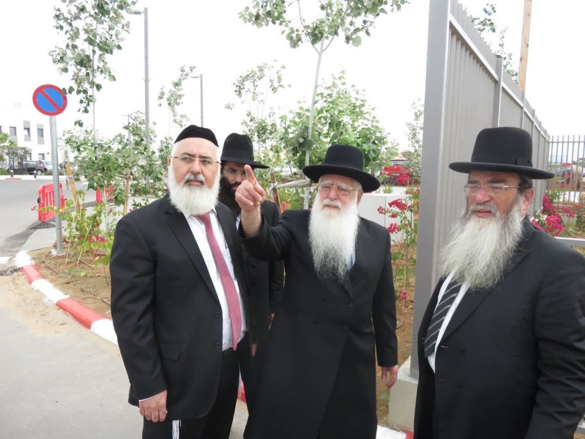 הגרח פינטו יחד עם הרב קלמנוביץ והרב דהן בסיור עירובין ב&#39;אסותא&#39;. א&#39; מיכאלי