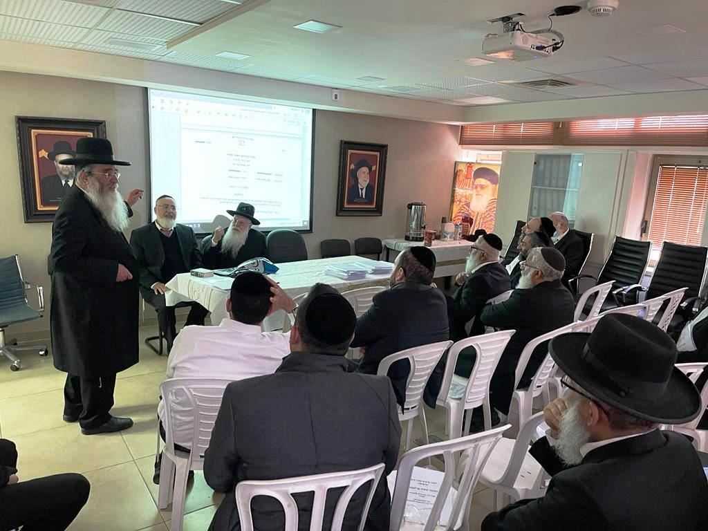 הרב נואם בפני רשמי הנישואין של משרד הדתות. א' מיכאלי