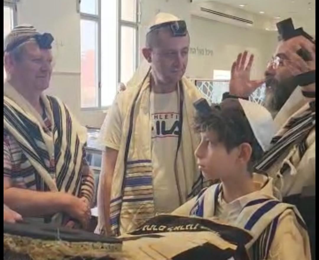 שלושה דורות בבית הכנסת. א&#39; מיכאלי