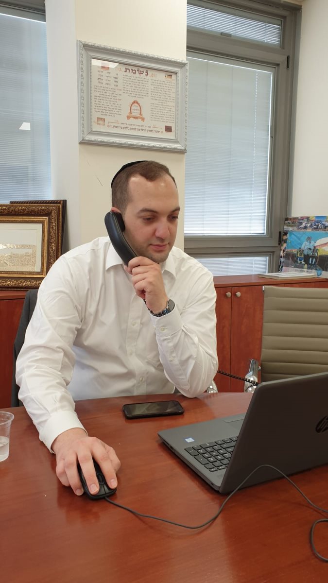 פעילות סביב השעון. שימי דדון בלשכה. אלבום פרטי