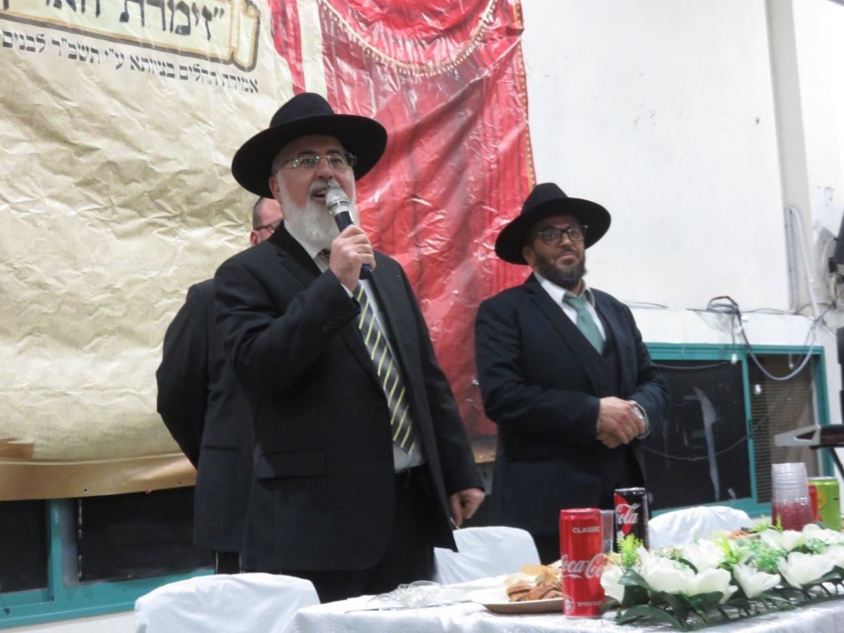 הרב עובדיה דהן מברך את ילדי 'זמרת הארץ'. א' מיכאלי