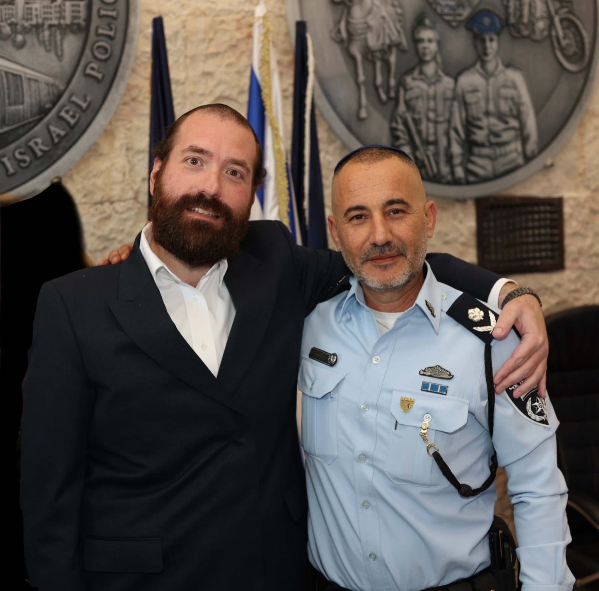 שימי גשייד מנכל הארגון עם ממז ים. רחשי לב