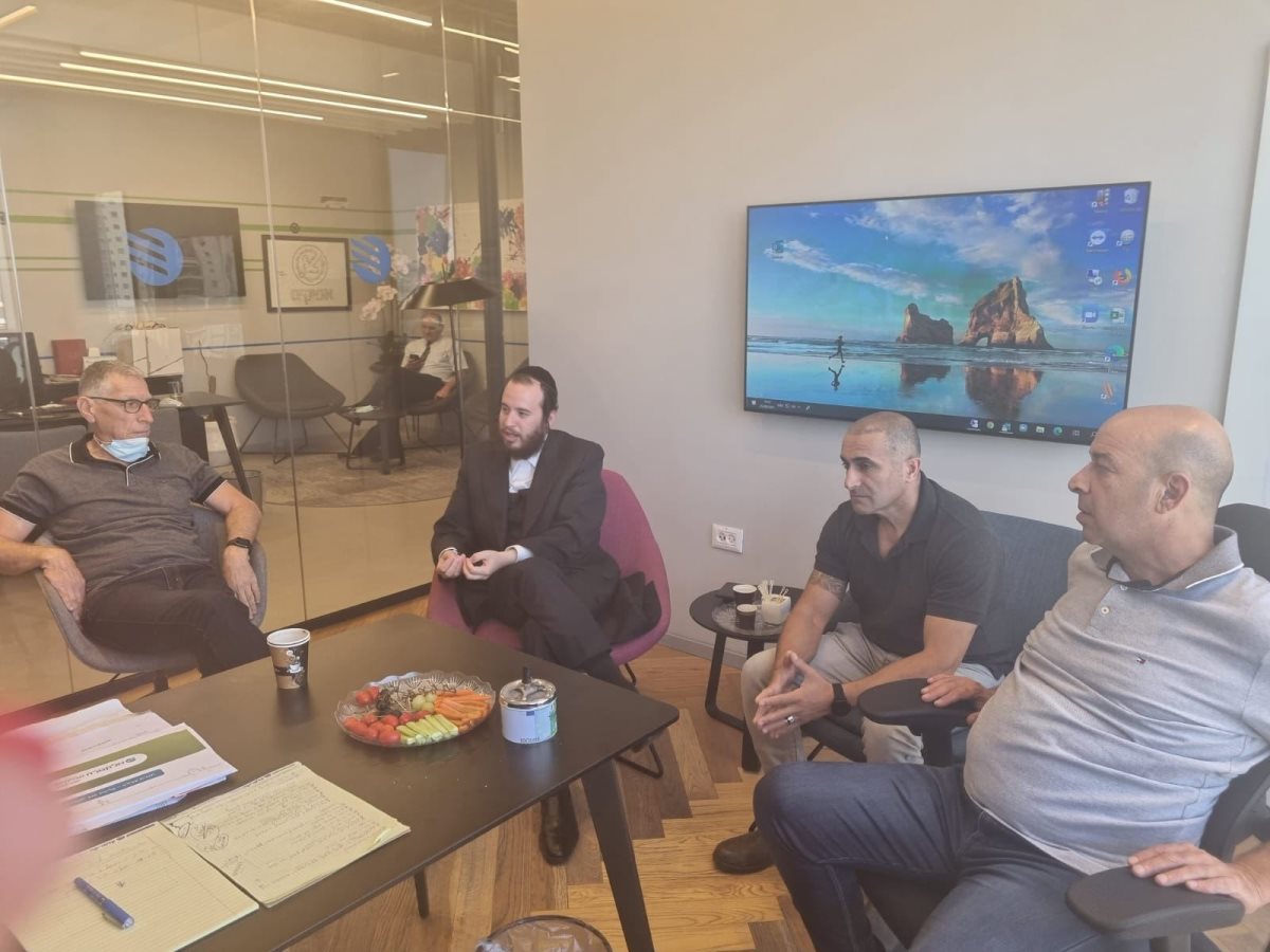הרב שוק בפגישה עם הנהלת חב&#39; &#39;אפיקים&#39;