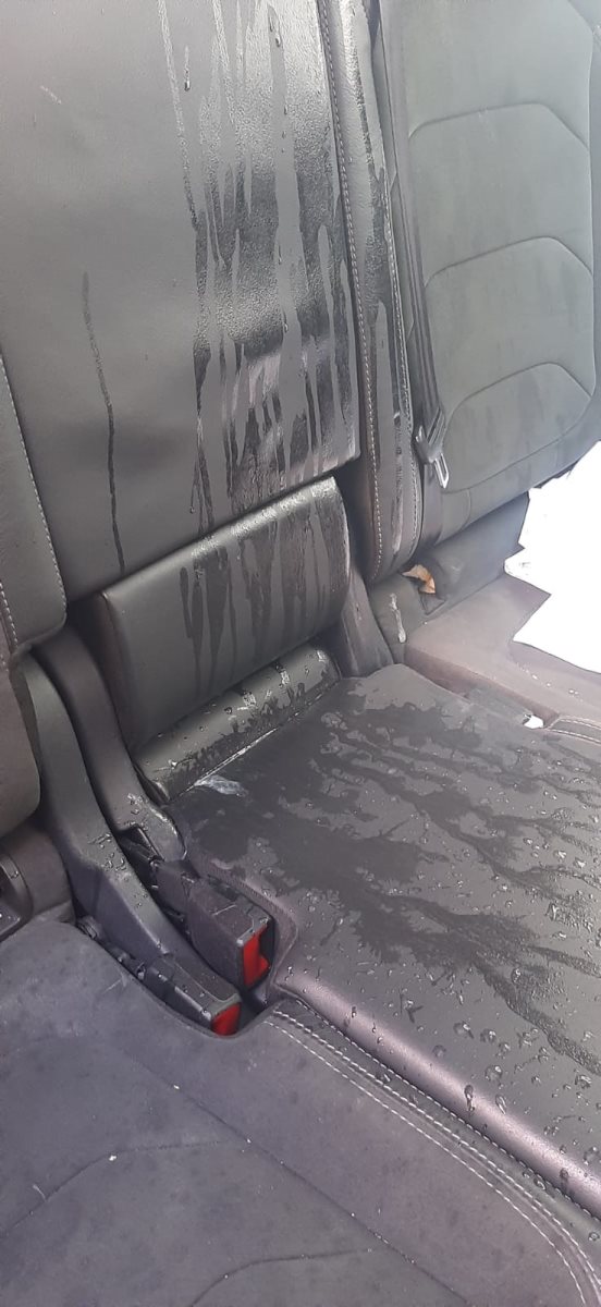 חומץ על המושבים