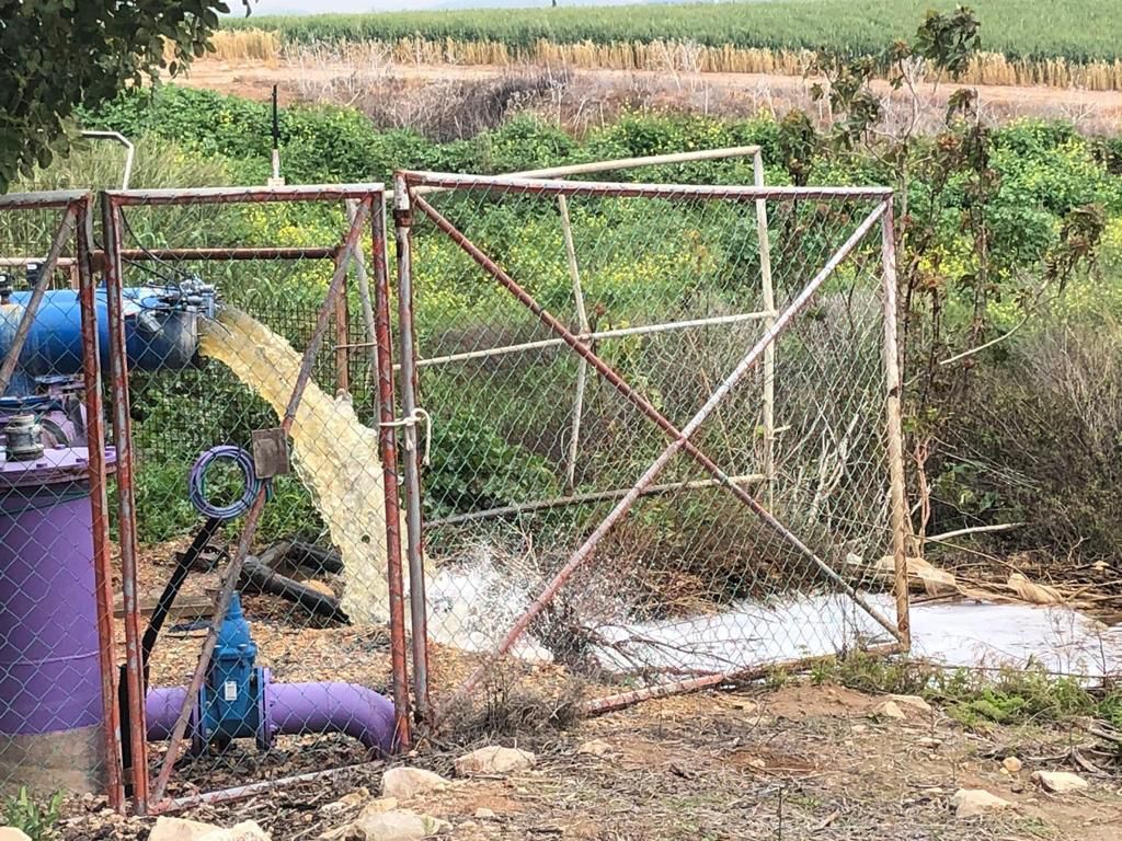 הזרמת שפכים לנחל לכיש - צילום ארכיון