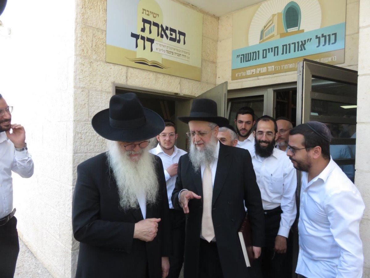 הגאון רבי דוד יוסף יחד עם האדמו&quot;ר רבי דוד פינטו שליט&quot;א. צילום שוקי לרר