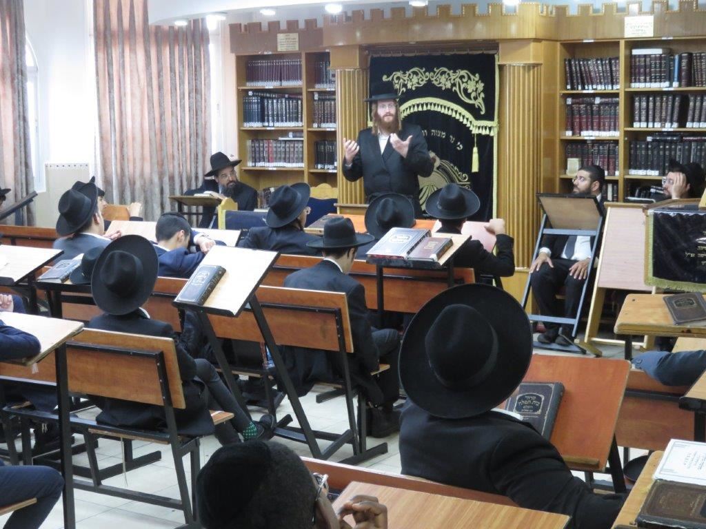 האדמו&quot;ר מקאליב בישיבה. צילום: שוקי לרר