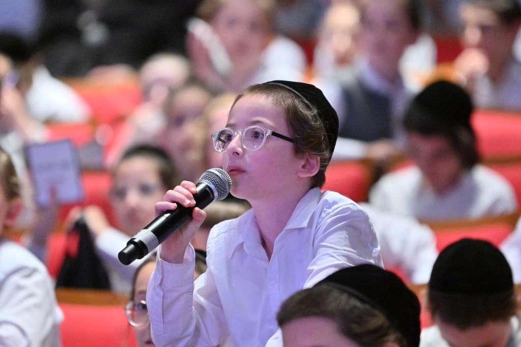 יגעו ומצאו. ילדי לב שמחה במעמד. צילום: יהושע פרוכטר