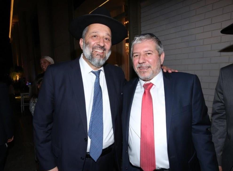 ממנו למדתי. האב, הרב יצחק אלחרר, עם חבר