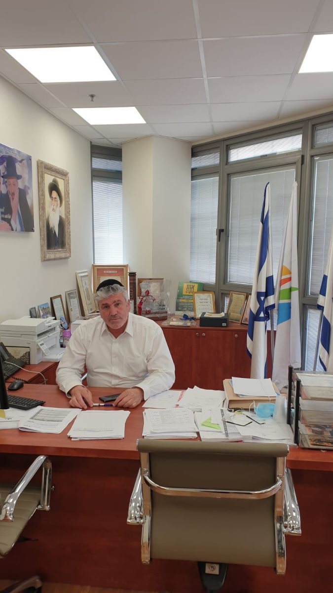 לא מפסיק להפתיע. אבי אמסלם