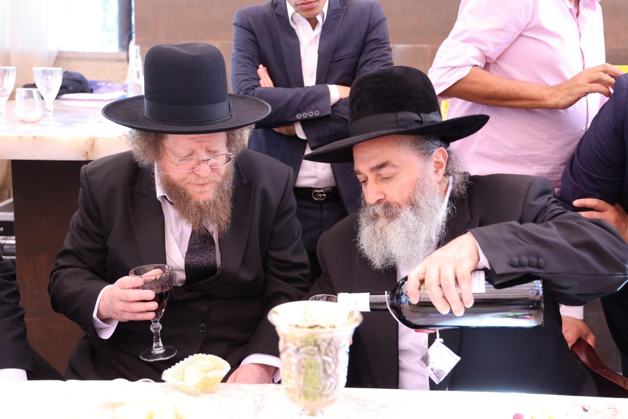 האדמו"ר ר"י אבוחצירא עם הרב סורוצקין. צילום: דוד ארזני