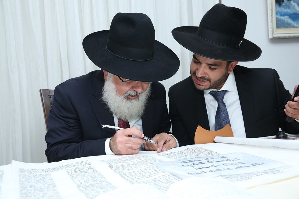 הרב אלירם כהן עם יור המועה"ד הרב דהן. צילום: י' מ'