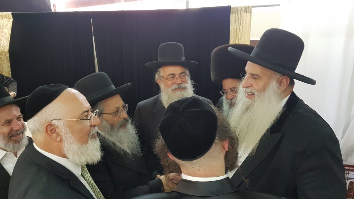 הרבנים הרב אבוחצירא והרב דהן בברית. צילום: שוקי לרר