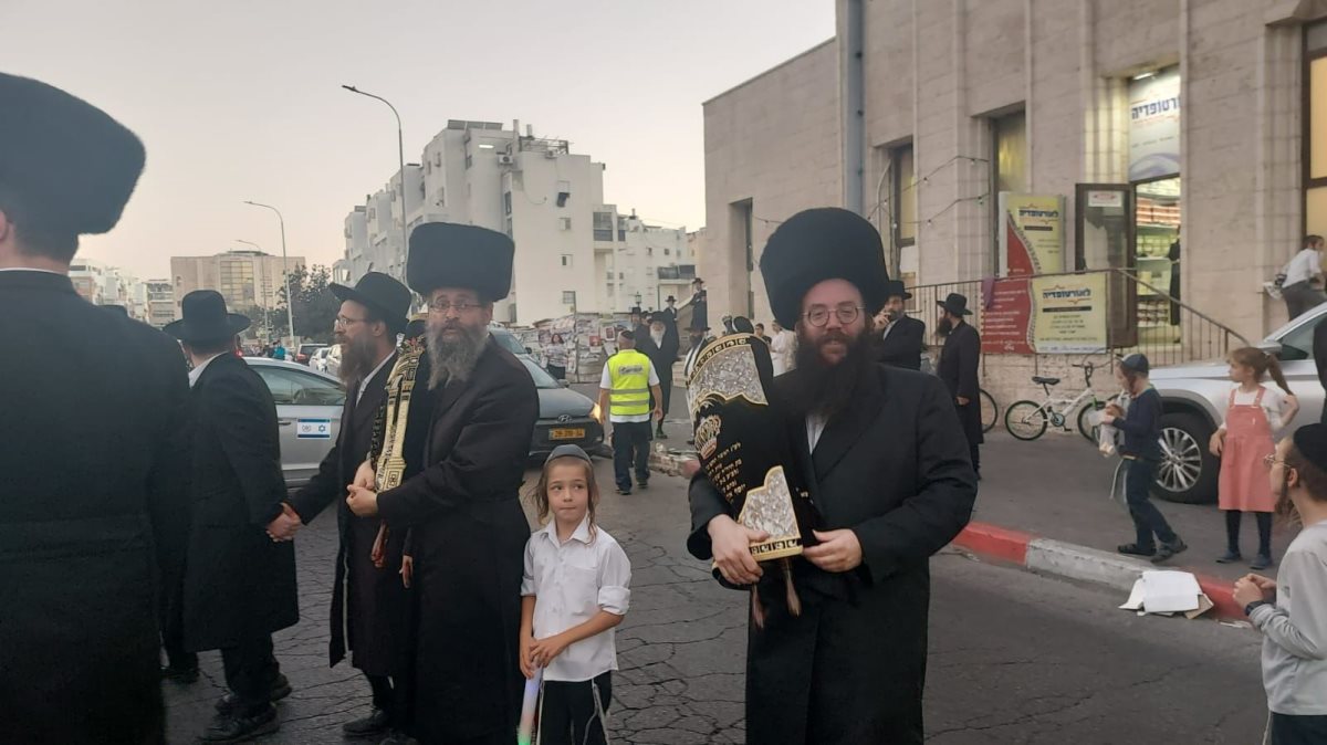 שמחים בשמחת התותרה במודזיץ. קבוצת עדכוני אשדוד