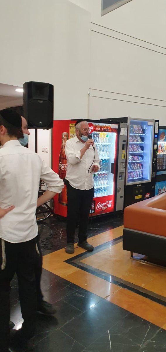 המשימה: להעלות חיוך על הפנים. אריה גולדברג בפעולה. אלבום פרטי