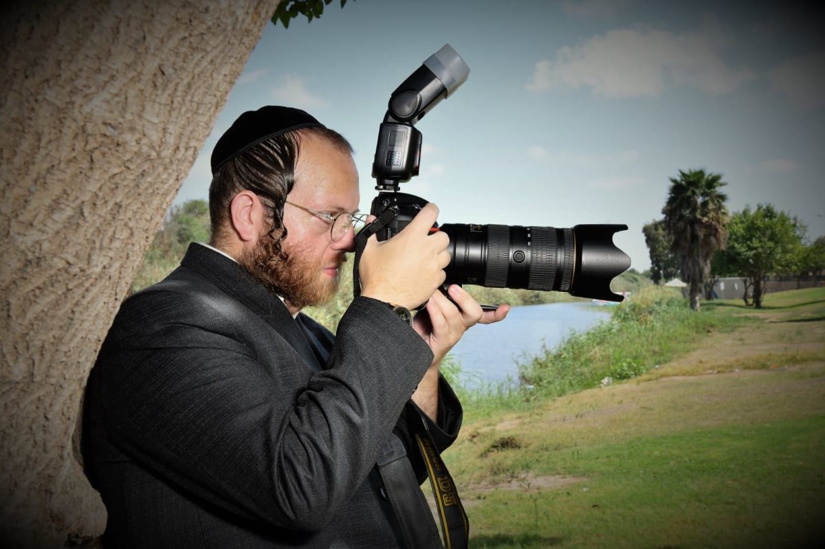 מביט מבעד לעדשת המצלמה, יהושע פרוכטר. אלבום פרטי