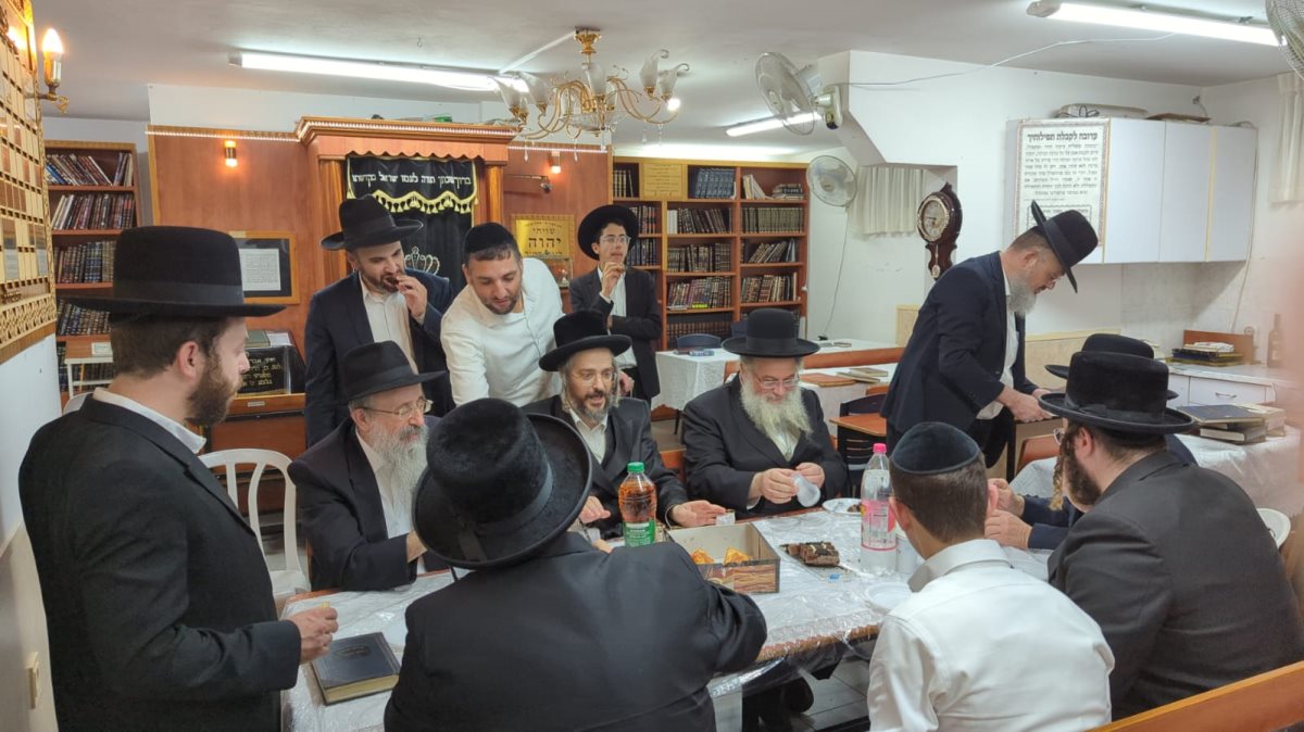 הילולת המקור ברוך בקהל יראים. קירה