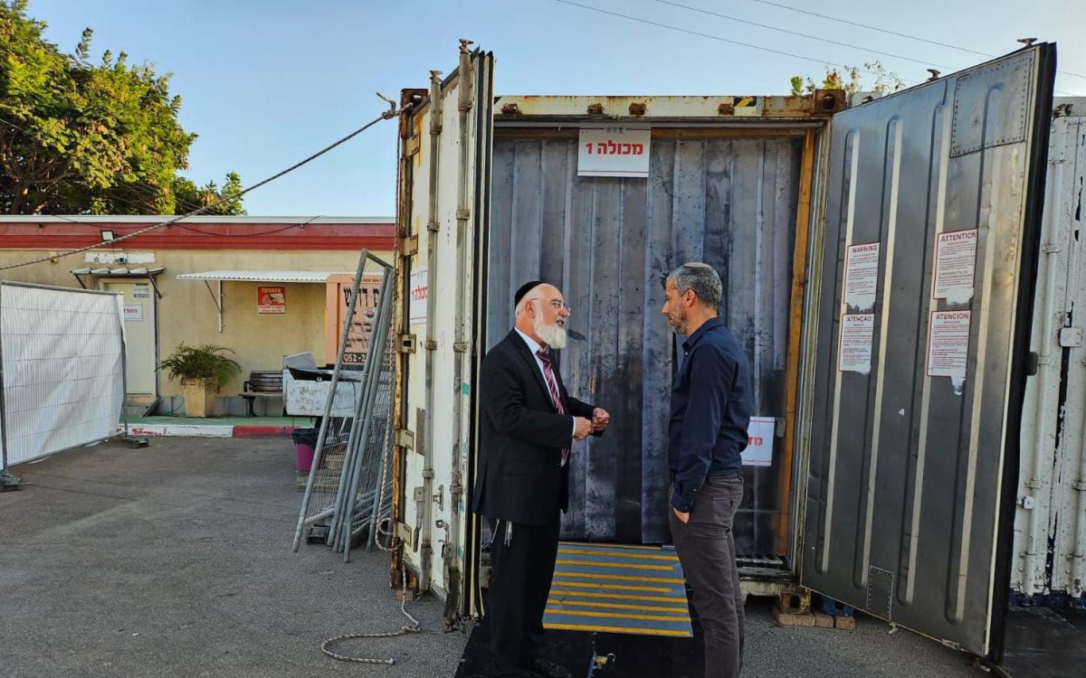 בסיור בבית העלמין. א&#39; מיכאלי