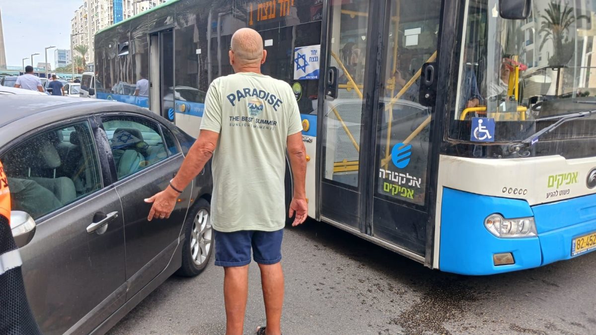 רכב סורר מפריע לתנועה. א&#39; מיכאלי