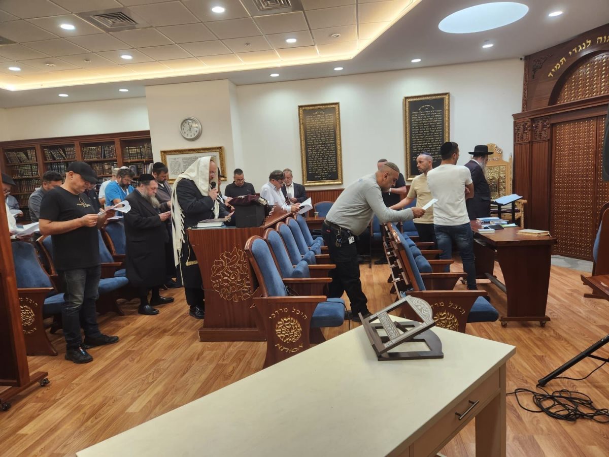 תפילה באסותא. המצלם