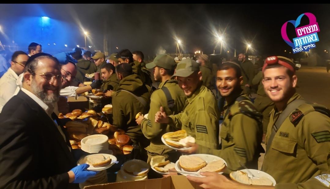 המתנדבים בפעולה. מנצחים באחדות