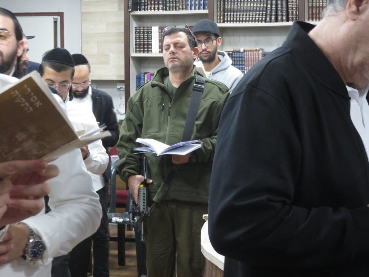 התפילות על ציון הרמ&quot;א פינטו. א&#39; מיכאלי