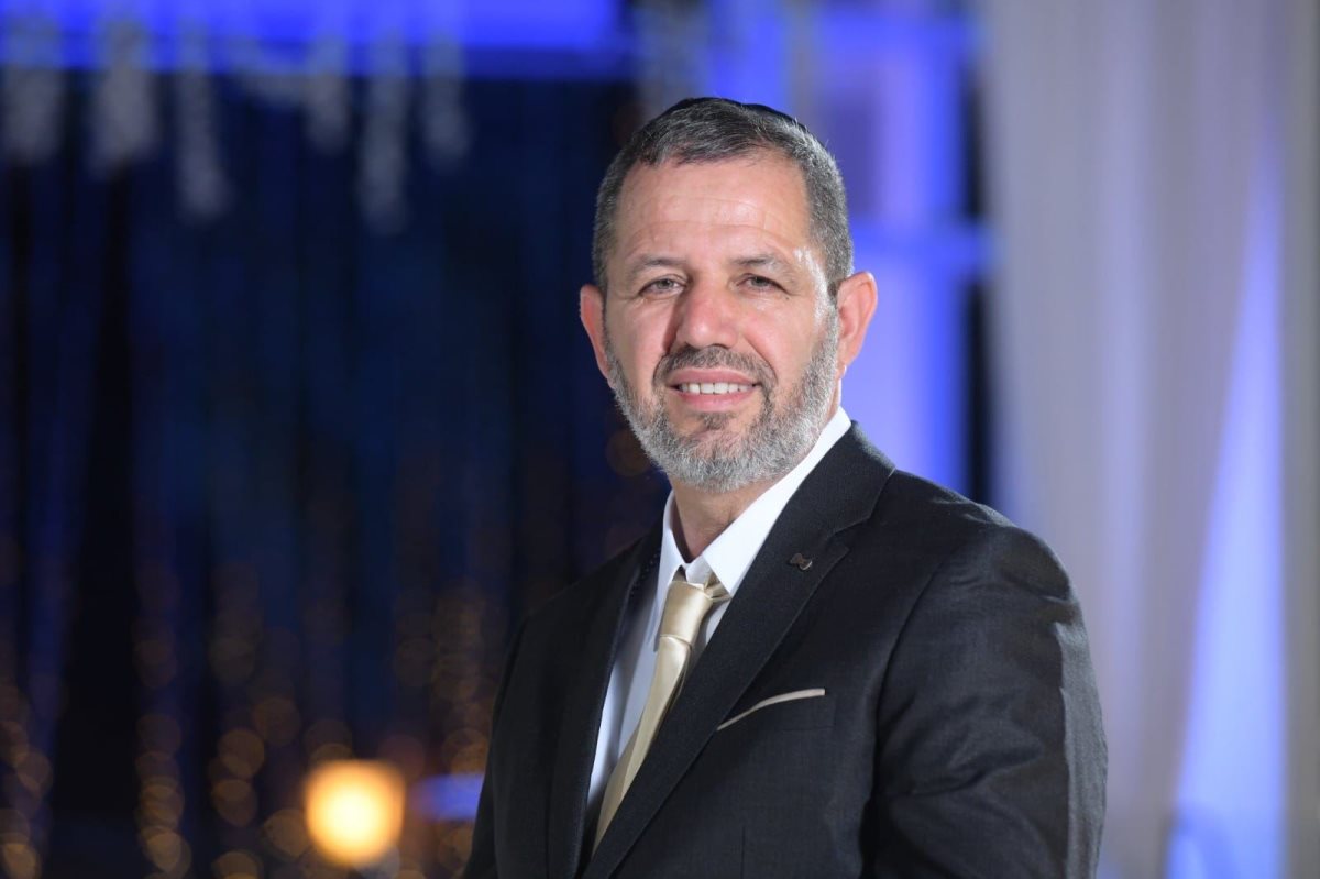 עשיה בלי הפסקה. אלי כהן (אלבום פרטי)