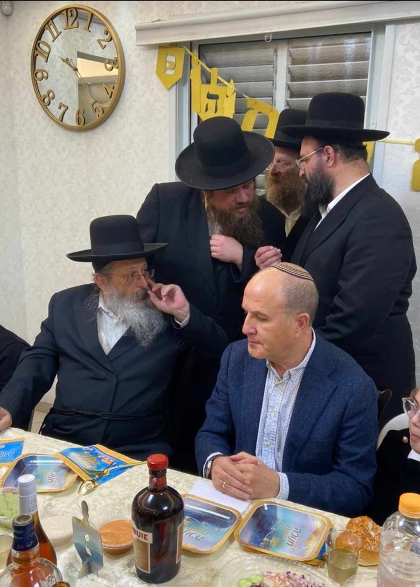 אור במועצה. ראש העיר במסיבת יום ההולדת. פרסום לפי חוק זכויות יוצרים 27א