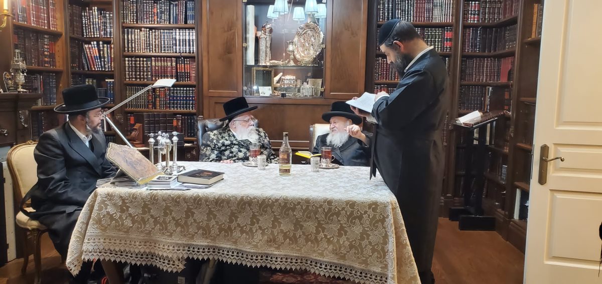 אבד שאץ עם בנו אבד קהל יראים. קירא