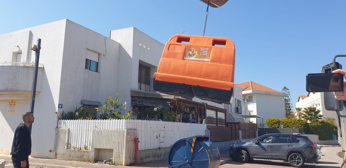 הפחים הכתומים מגיעים. דוברות העיריה