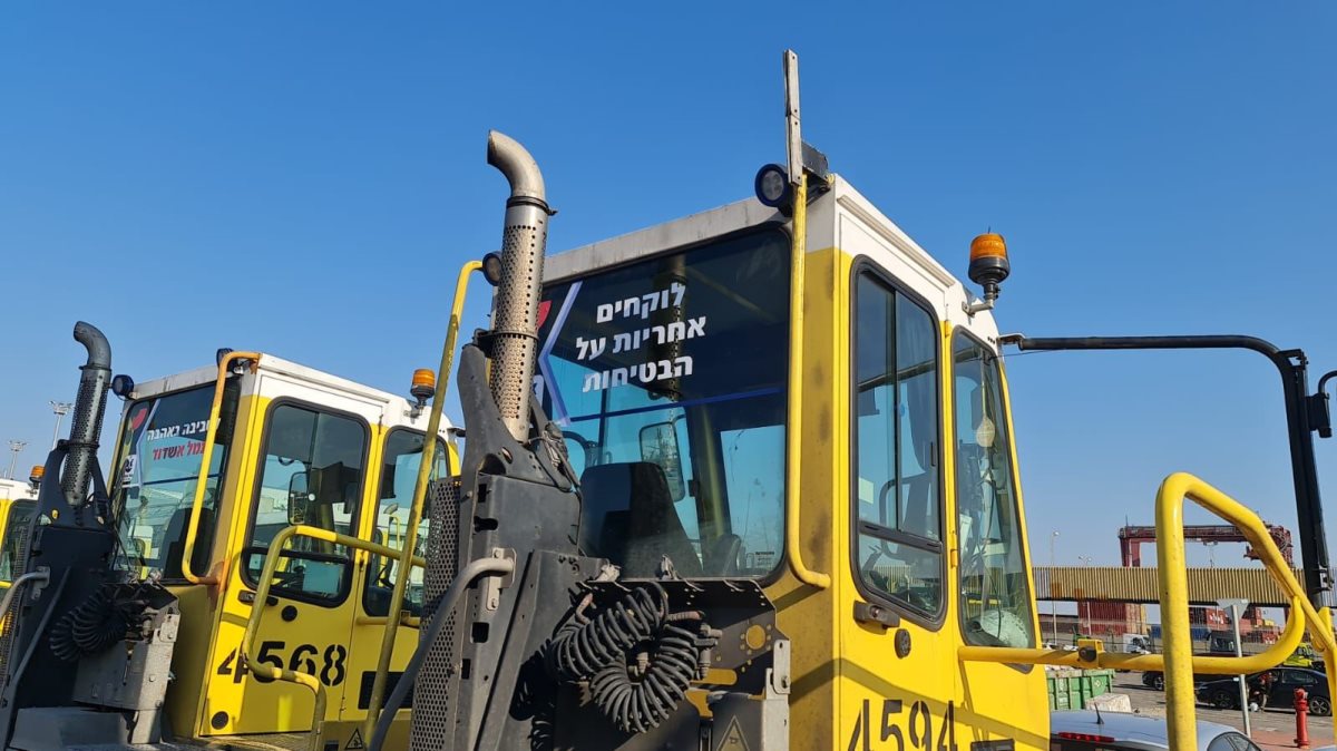 טרקטור מדבר. נמל אשדוד