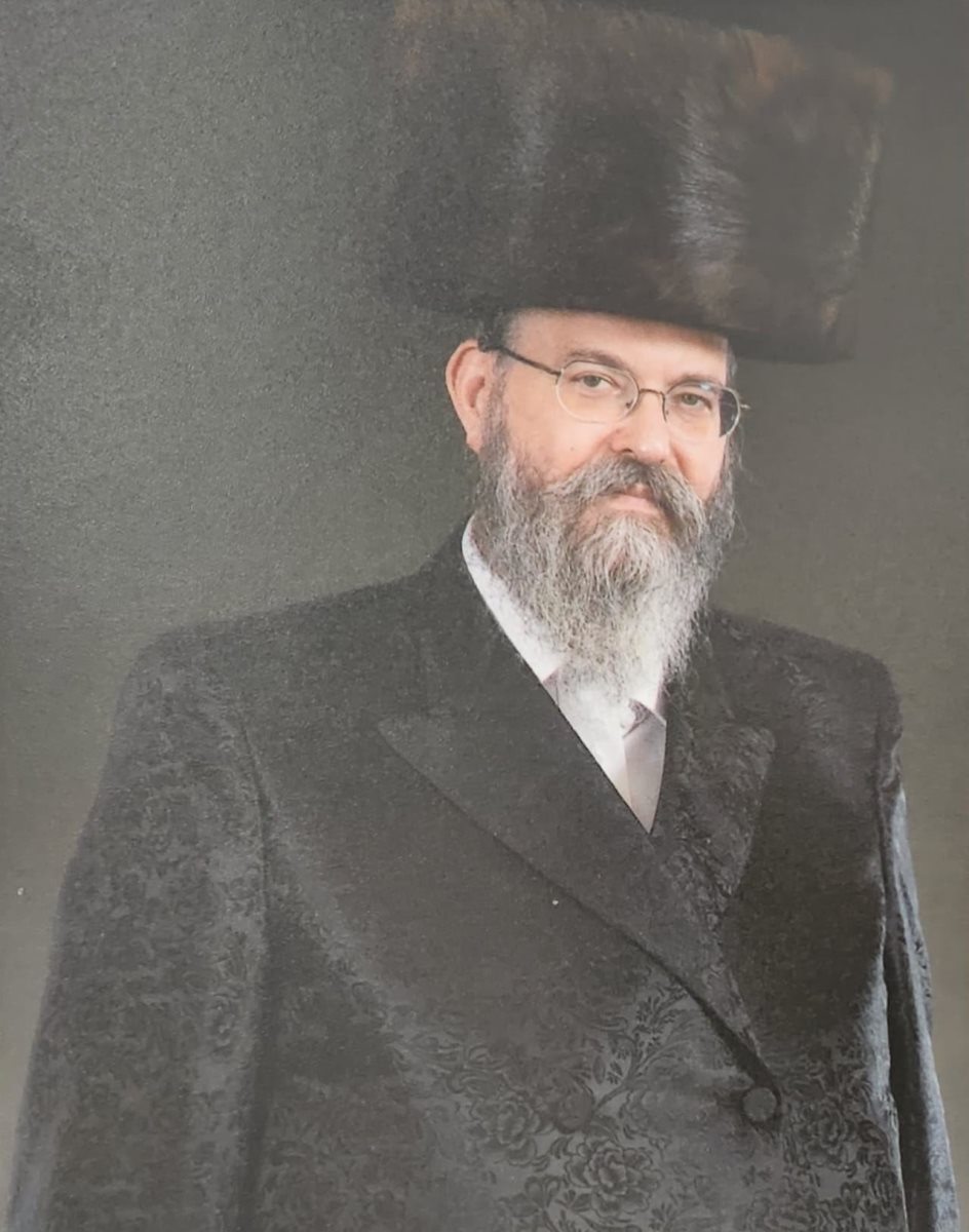 כונן בתי כנסת ומוסדות תורה, והיום עוסק בנוי מצוה. הרב יום טוב קליין. אלבום פרטי