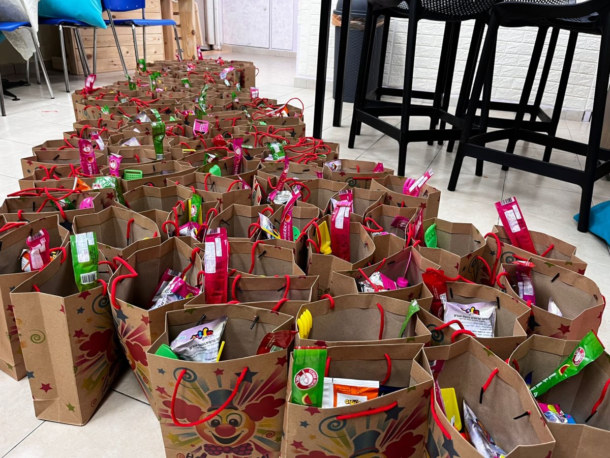 משלוחי המנות שארזו הנערים והנערות