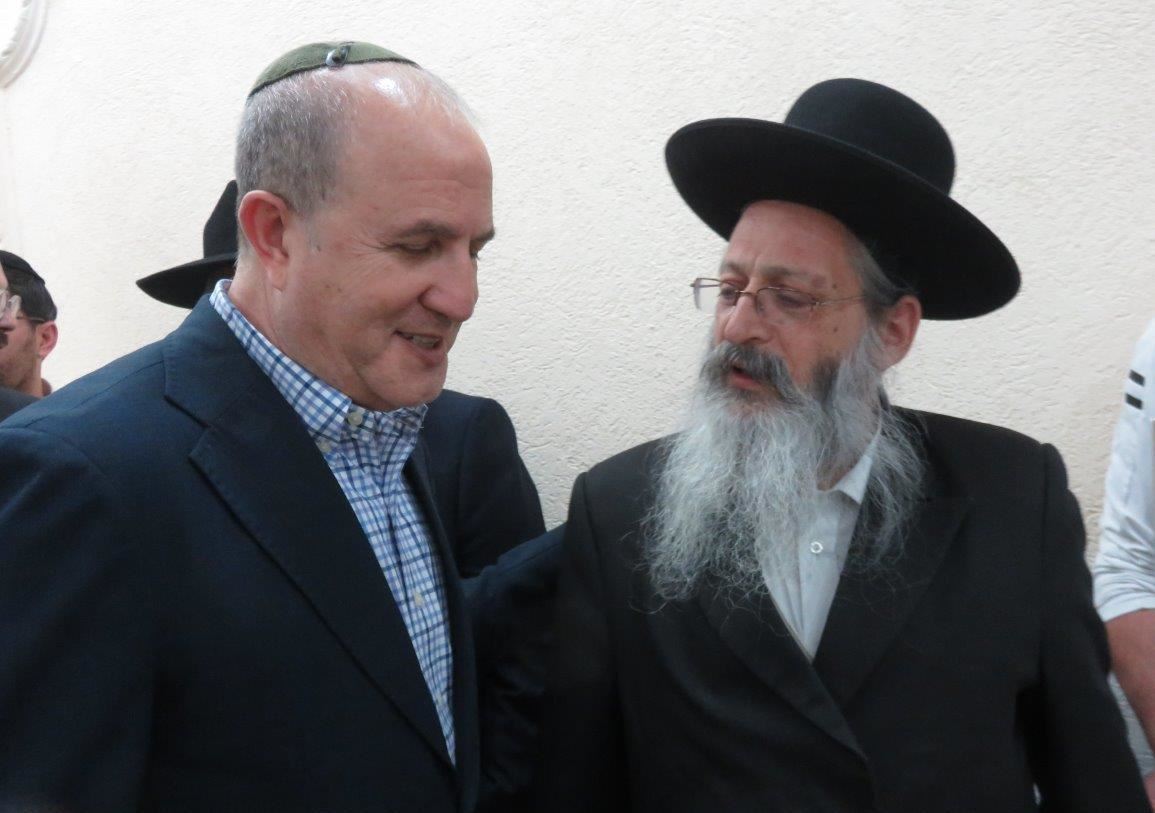 קרובים מתמיד. לסרי יחד עם וינגרטן. א' מיכאלי