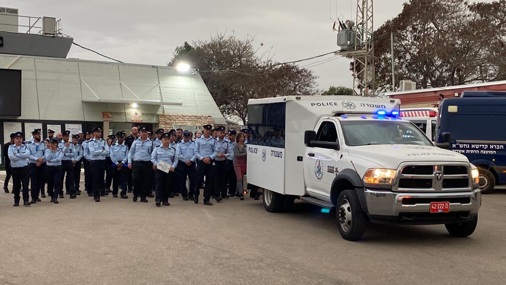 מלווים את מנחם שריקר ז"ל בדרכו האחרונה. צילום: עופר אשטוקר