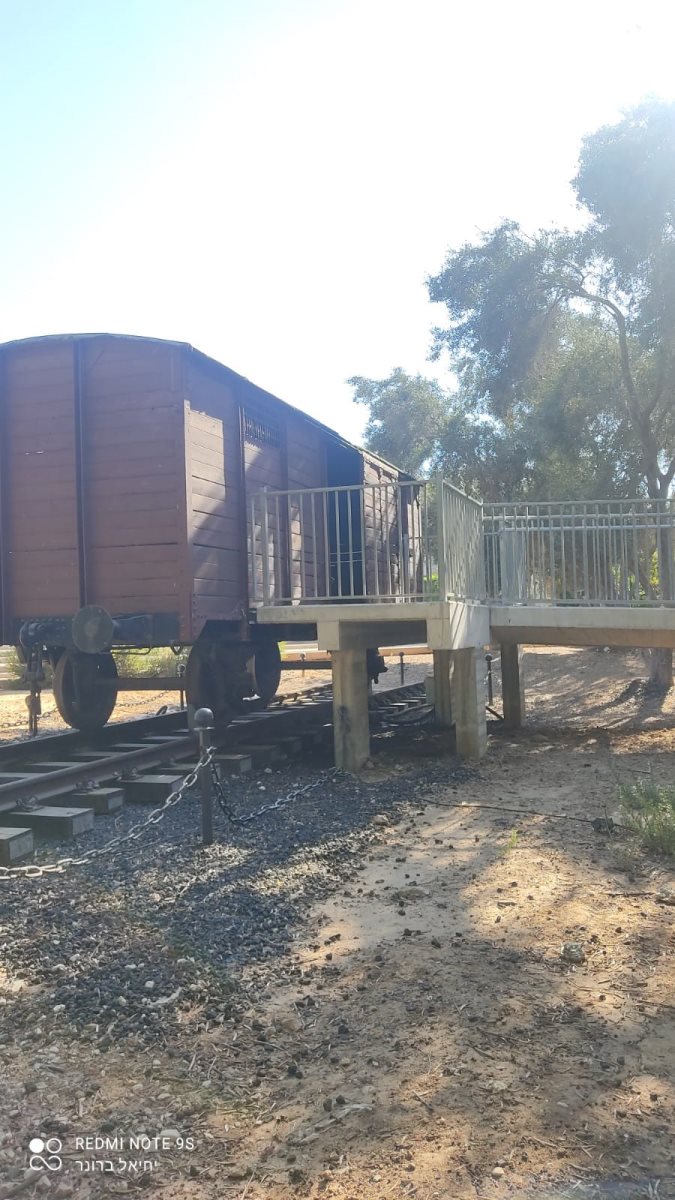 קרון הרכבת בבית העדות ניר גלים. יחיאל ברונר