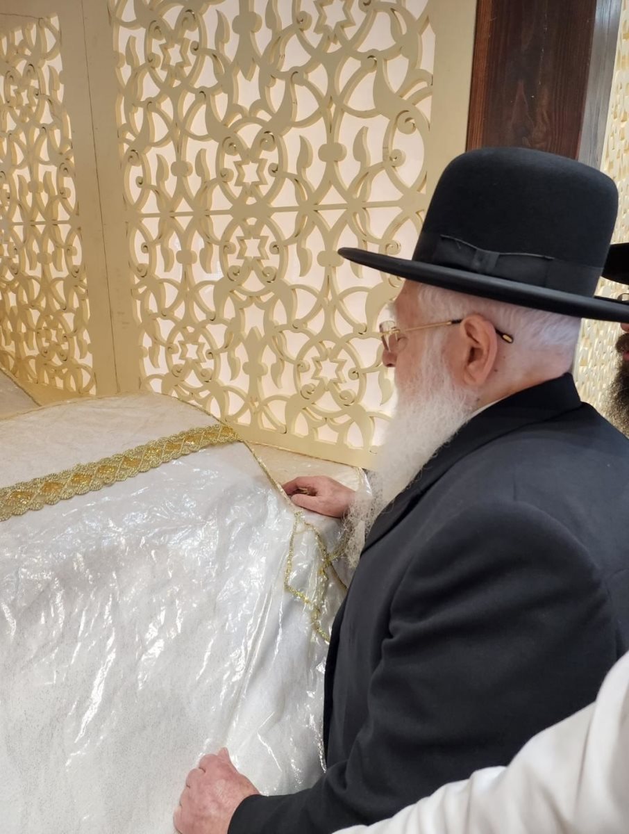 הרב פינטו על ציון המהרח&quot;ו. א&#39; מיכאלי