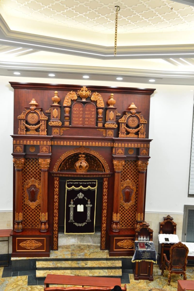 ארון הקודש המפואר שנחנך בבית המדרש דושינסקיא. מוסדות דושינסקיא אשדוד