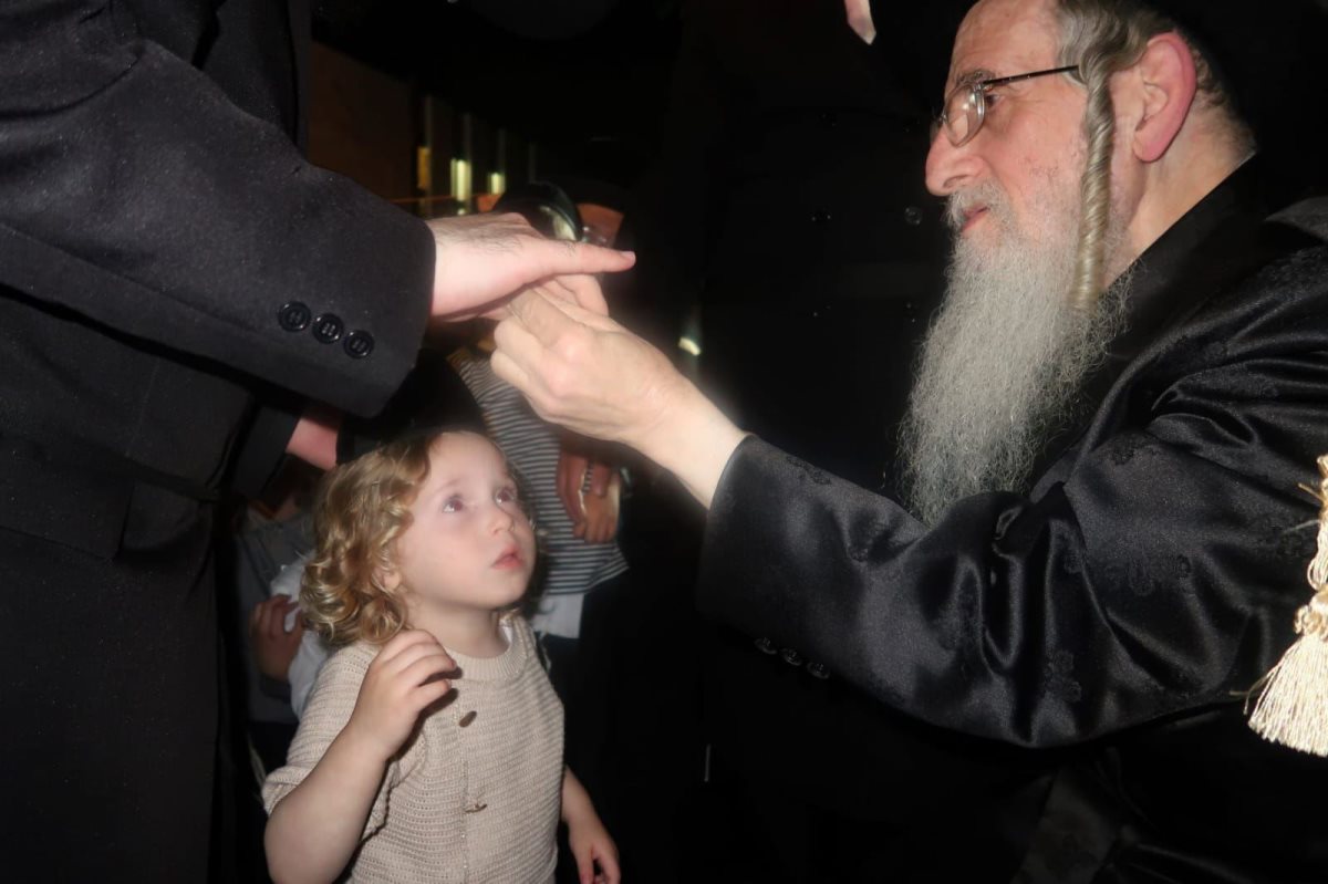 האדמור ממעליץ לג בעומר. מעליץ