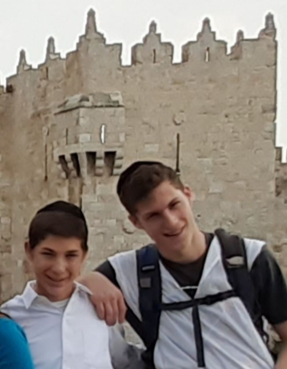 נסע ולא חזר. יוסי רייט (משמאל) אלבום פרטי