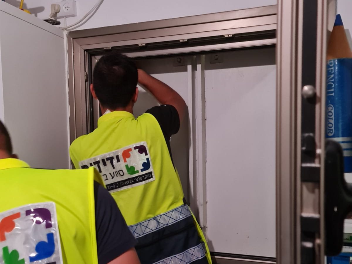 מתנדבי ידידים יסייעו בסגירת חלונות הממ&quot;ד