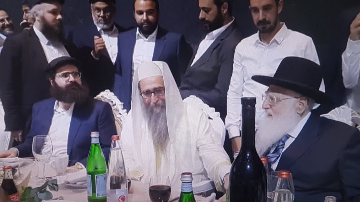 שושלת משפחת פינטו בחתונה. המצלם